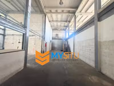 Entrepôt 1030m² avec bureaux à Marseille A7 / A507