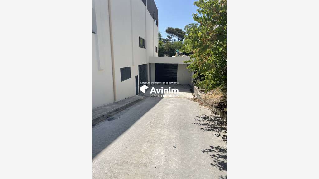 A louer grand entrepôt 1129m² à Marseille 9eme