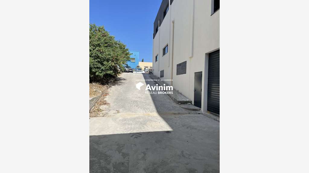 A louer grand entrepôt 1129m² à Marseille 9eme