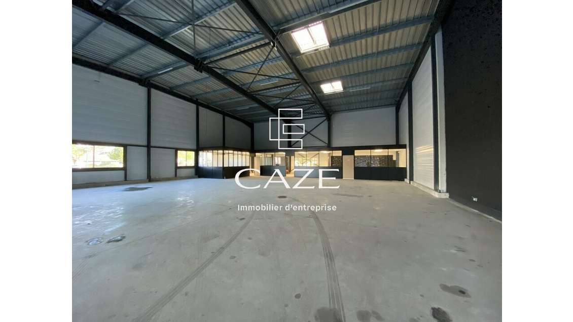 A louer showroom local activité 466m² à Martignas