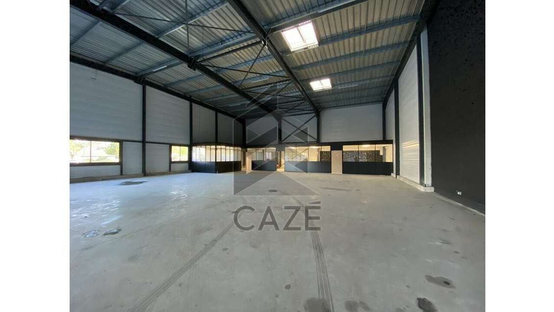 A louer showroom local activité 466m² à Martignas