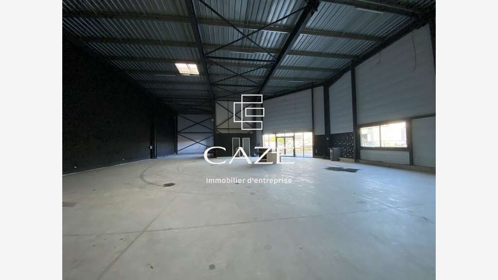 Local showroom activité 465m² à louer Za Martignas
