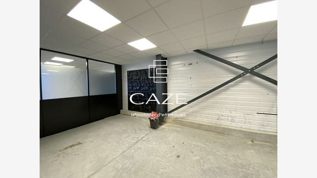 Local showroom activité 465m² à louer Za Martignas
