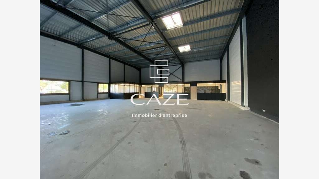 Local showroom activité 465m² à louer Za Martignas