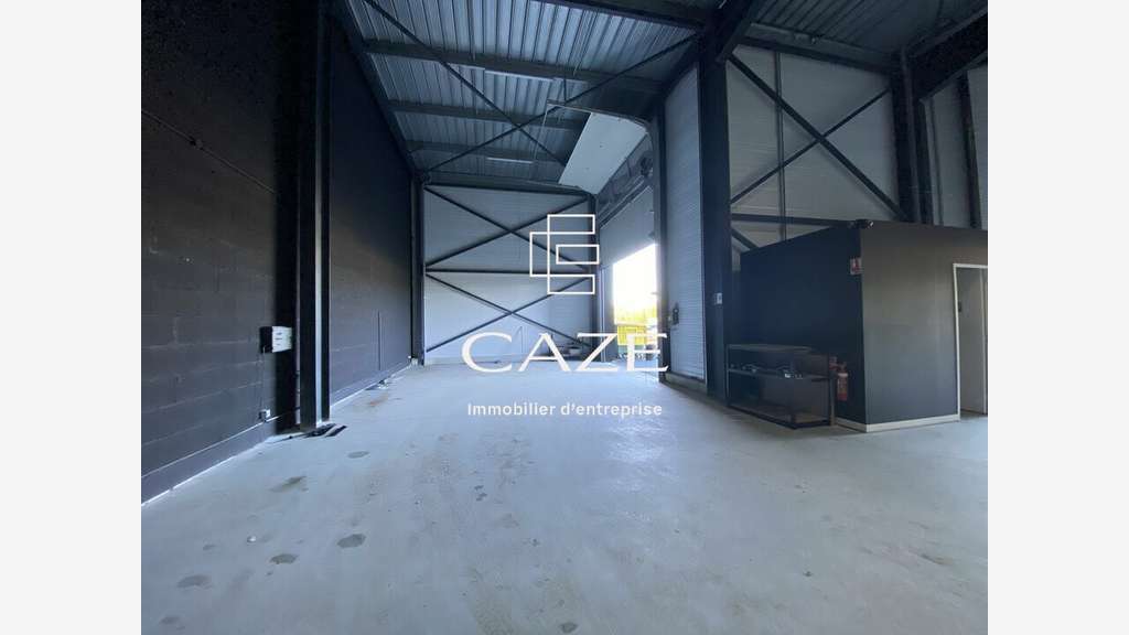Local showroom activité 465m² à louer Za Martignas