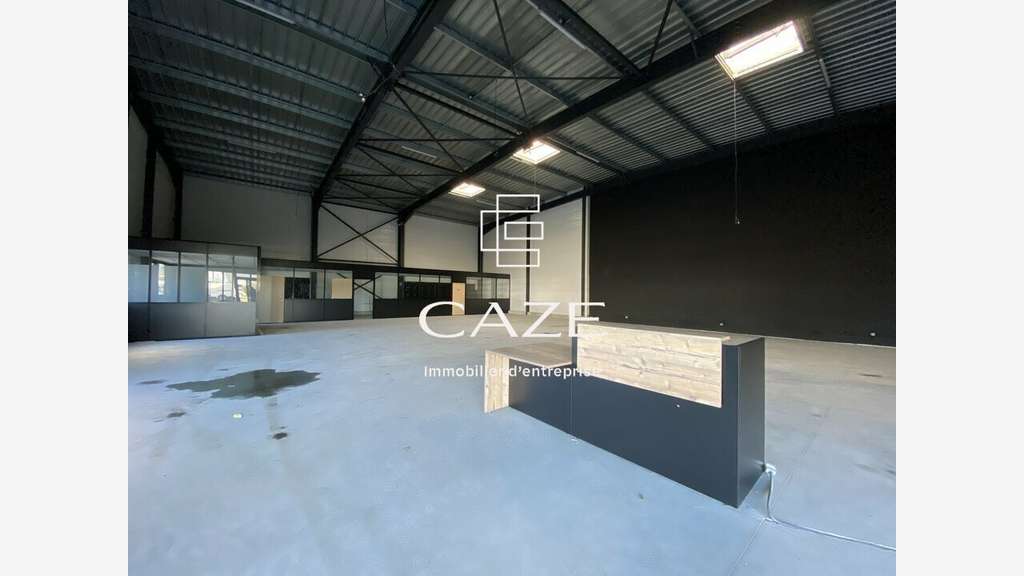 Local showroom activité 465m² à louer Za Martignas