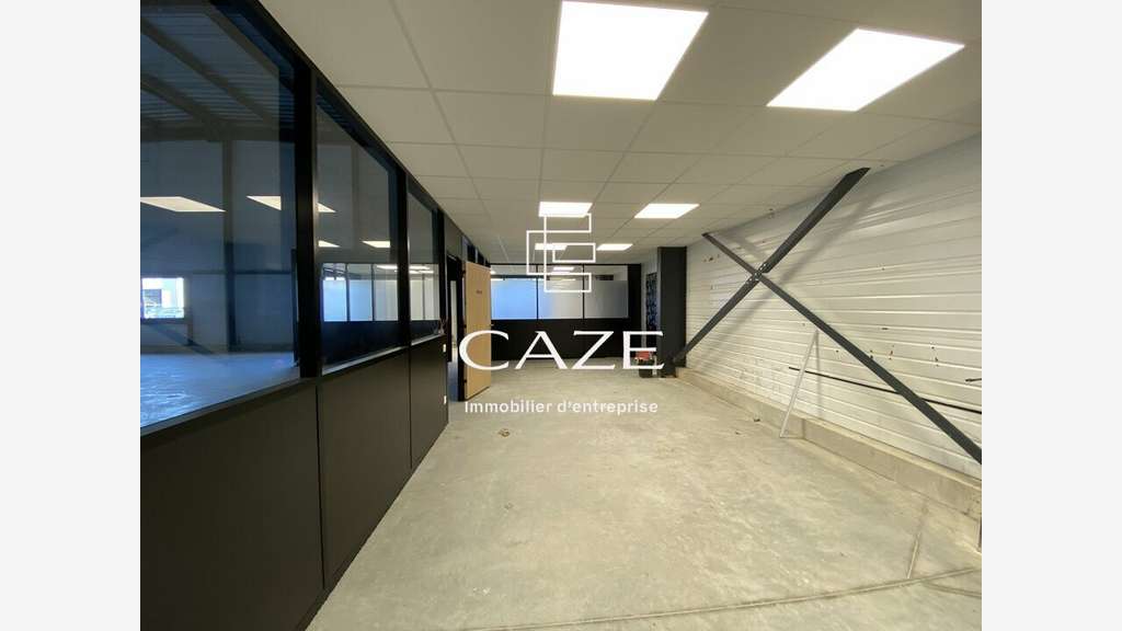 Local showroom activité 465m² à louer Za Martignas