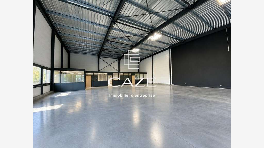 Local d'activité showroom 465m² à louer Martignas