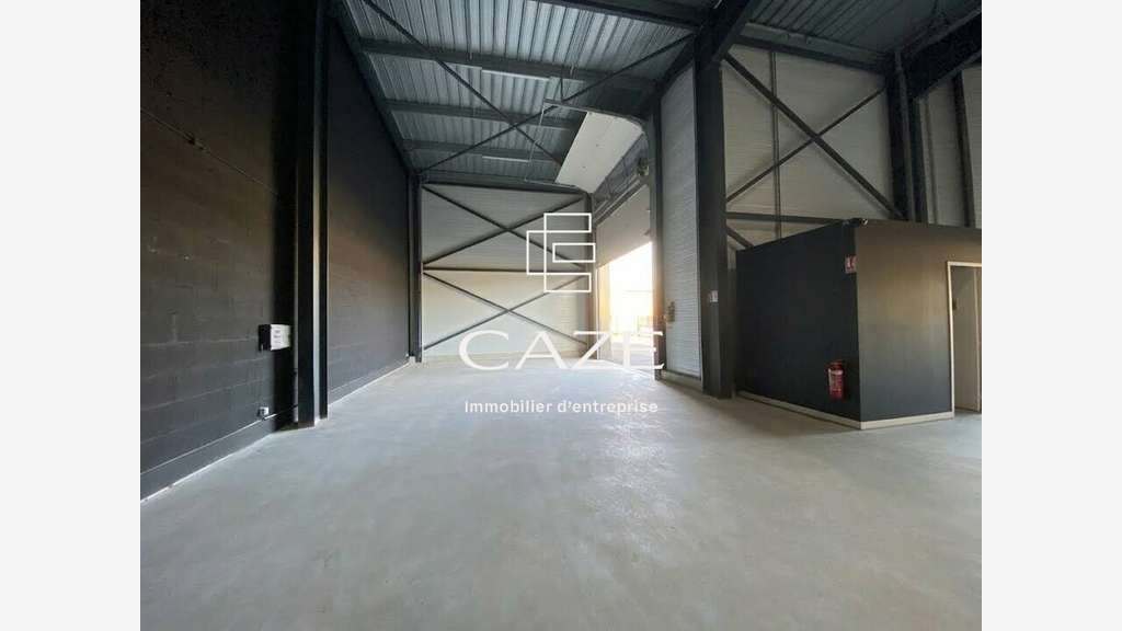 Local d'activité showroom 465m² à louer Martignas