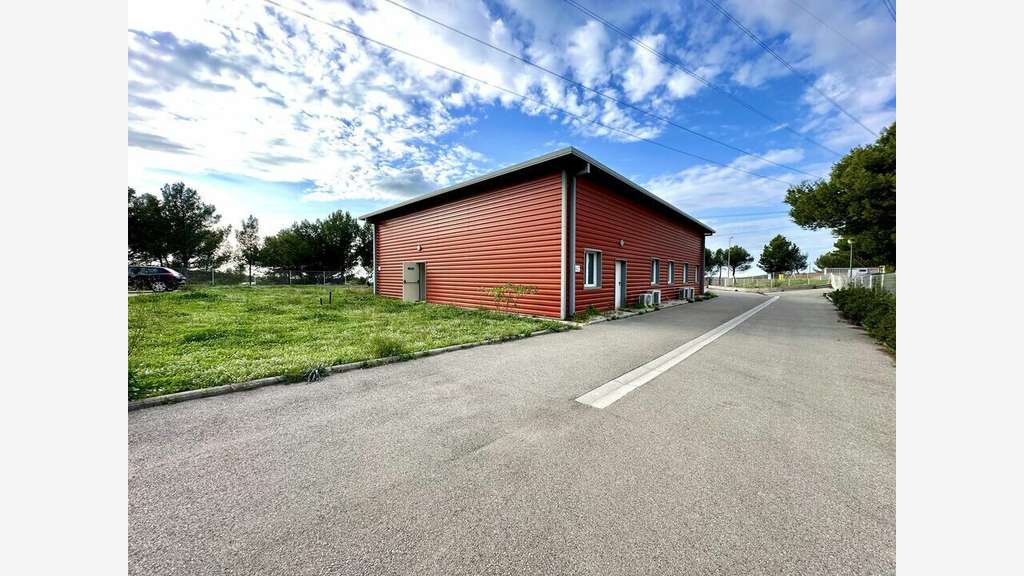 Local 240m² à louer à Martigues Lavéra A7, A55