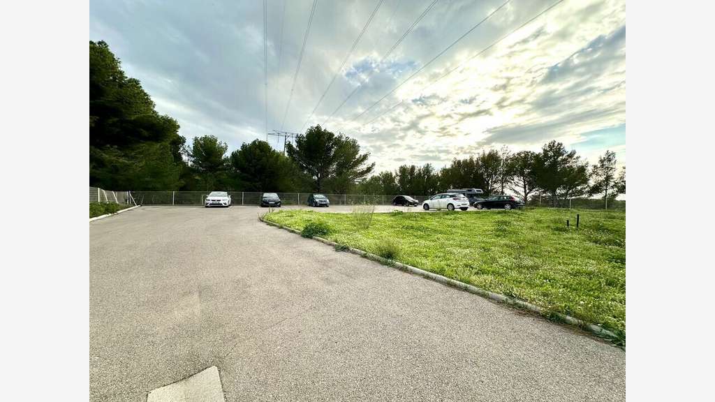 Local 240m² à louer à Martigues Lavéra A7, A55