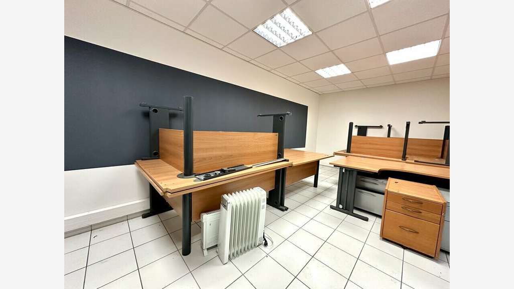 Local 240m² à louer à Martigues Lavéra A7, A55