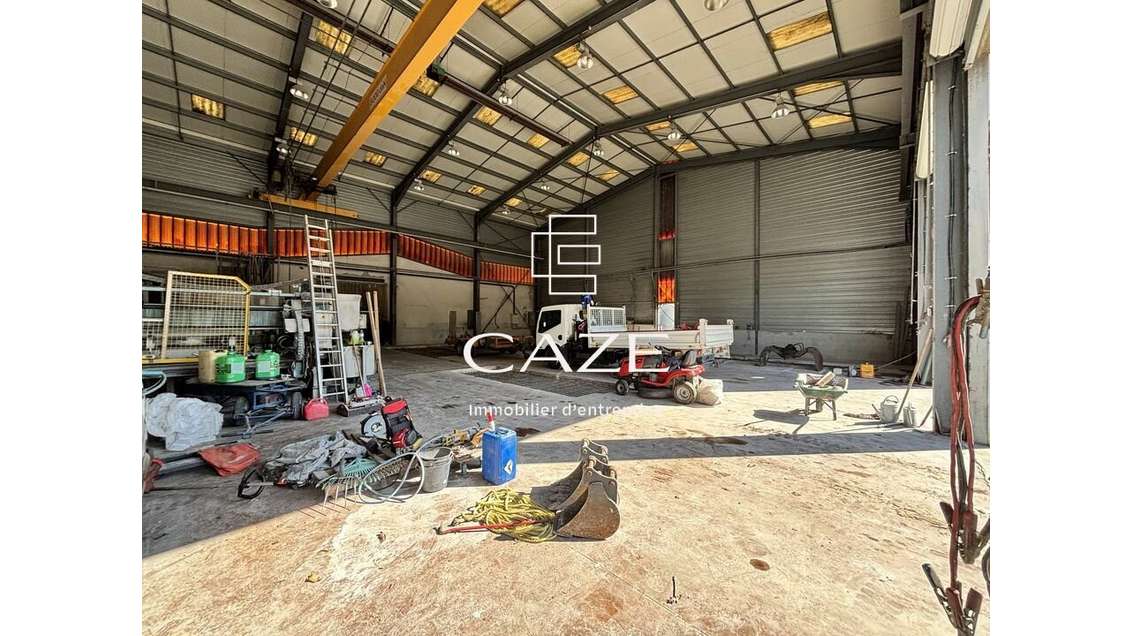 Loue bâtiment 679m² avec grand foncier à Martillac
