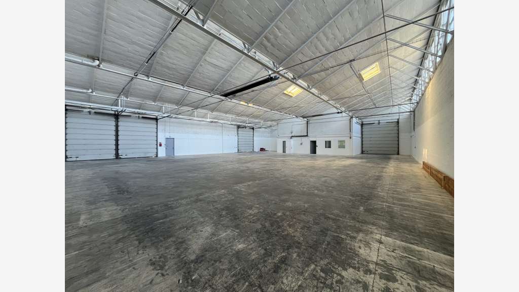 Local d'activité 820m² à louer à Massy