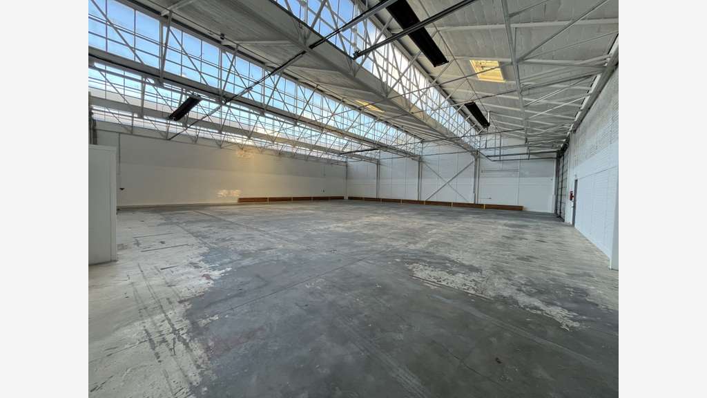 Local d'activité 820m² à louer à Massy