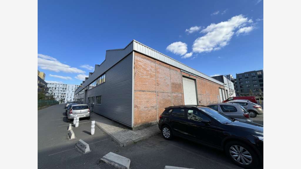 Local d'activité 820m² à louer à Massy