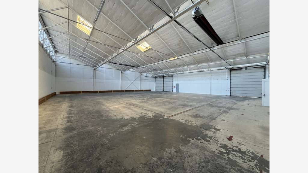 Local d'activité 820m² à louer à Massy