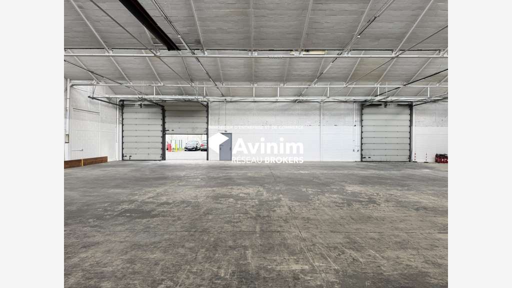 A louer local activités 820m² proche A6 à Massy