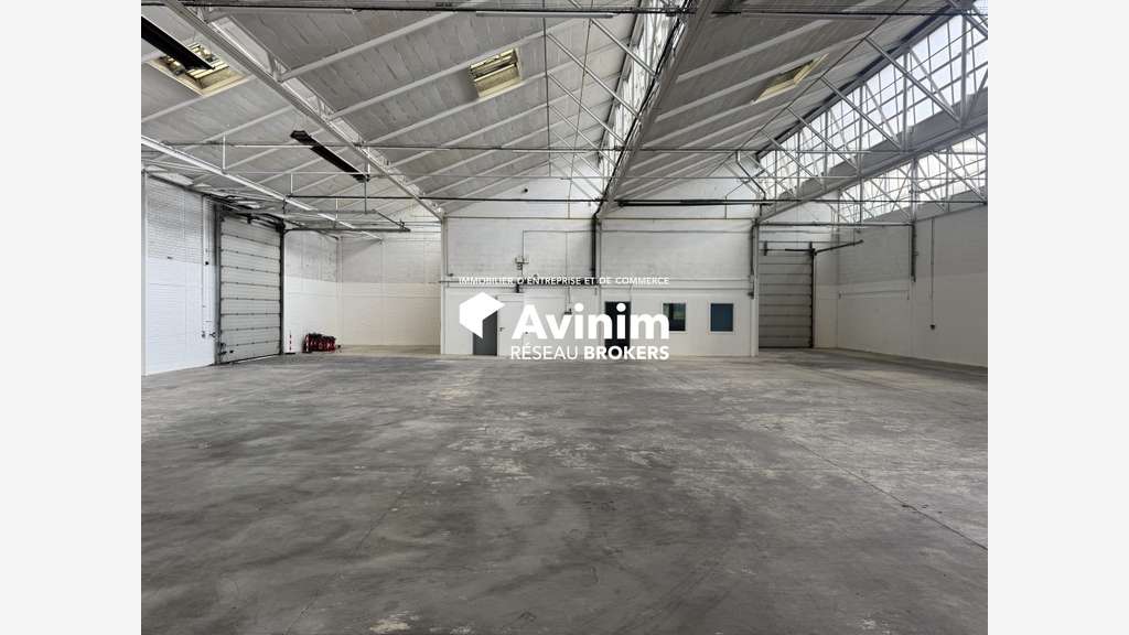 A louer local activités 820m² proche A6 à Massy