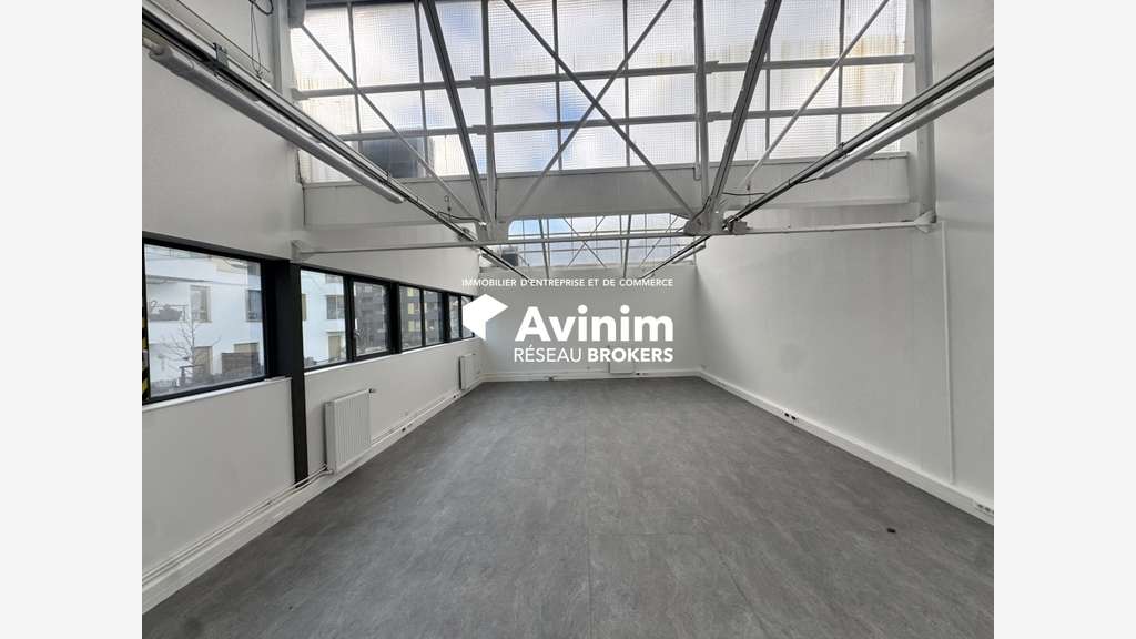 A louer local activités 820m² proche A6 à Massy