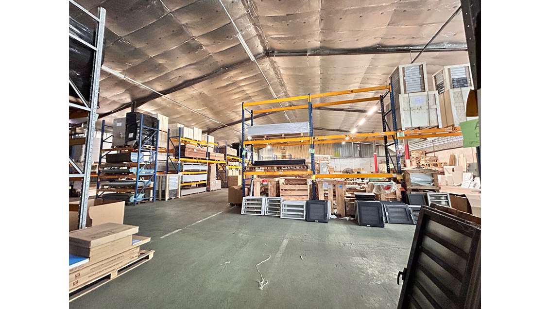 A louer entrepôt 1600m² à Matoury zone du Larivot