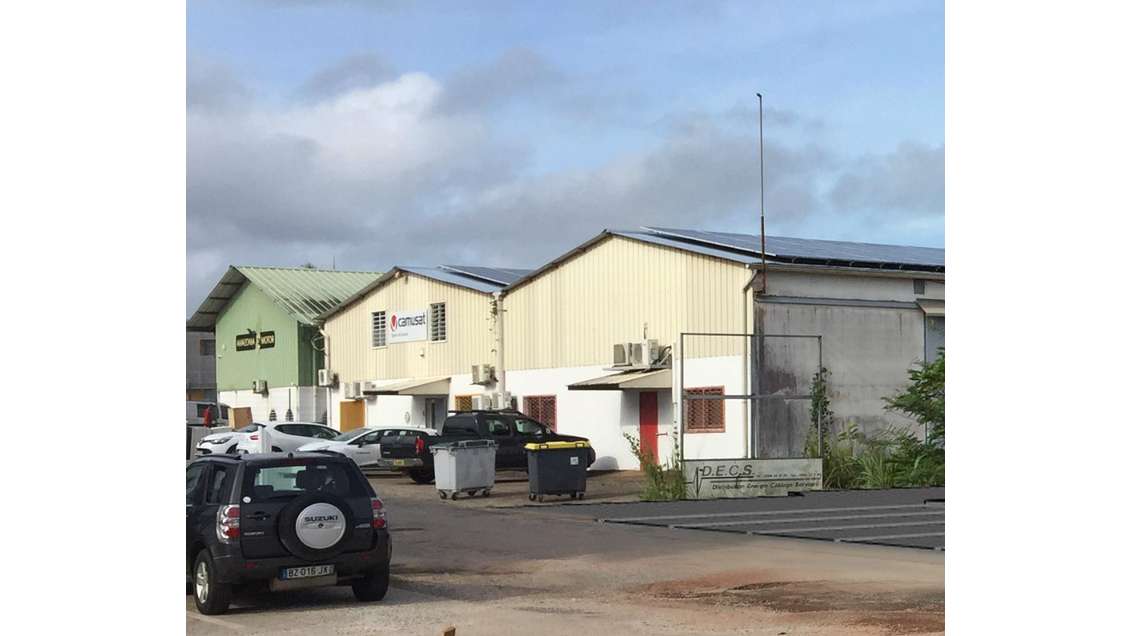 A louer entrepôt 210m² ZI du Larivot, à Matoury