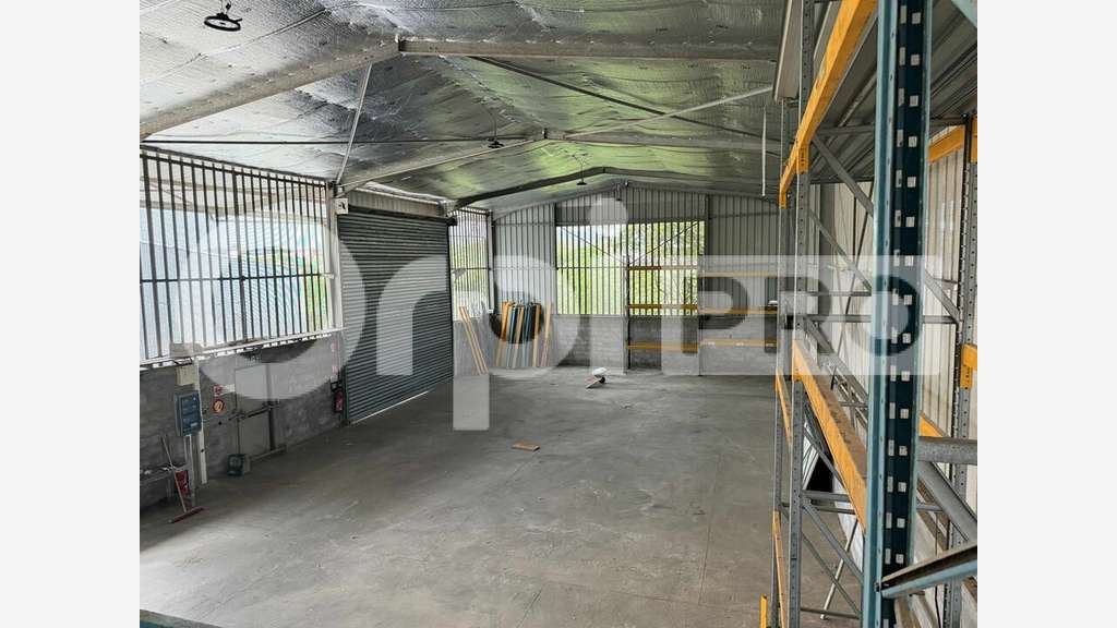 A louer hangar 412m² à Matoury emplacement rare