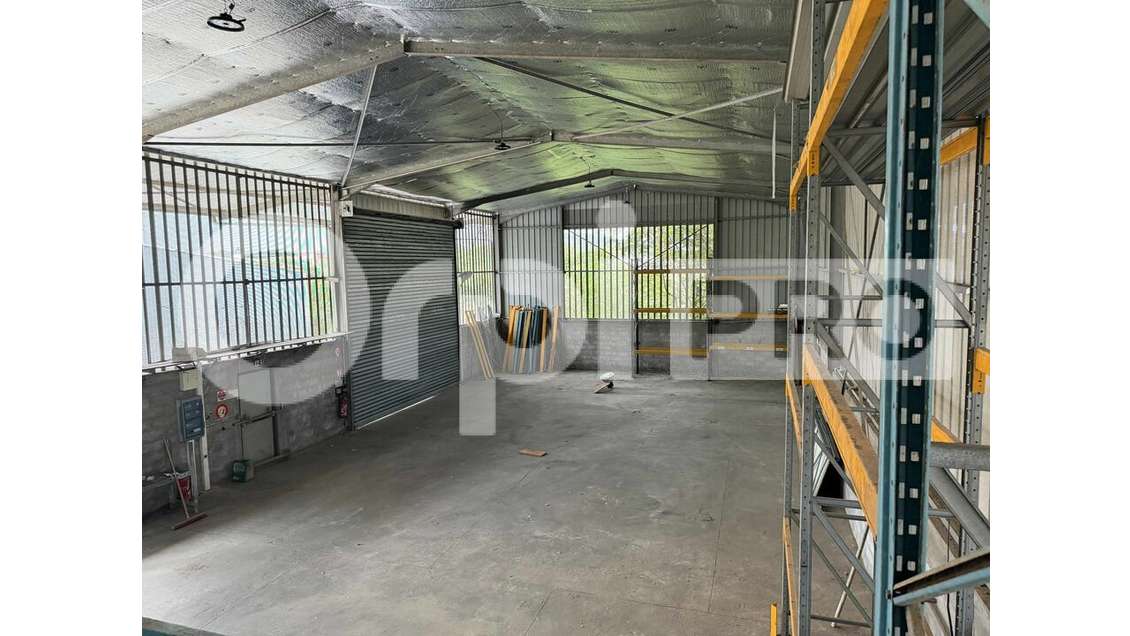 A louer hangar 412m² à Matoury emplacement rare