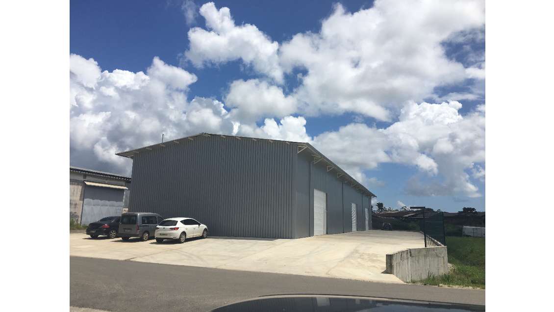 A louer entrepôt 336m² ZA du Larivot à Matoury