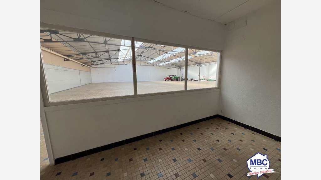 Ce bâtiment est situé en campagne de SAINT FLORENT
