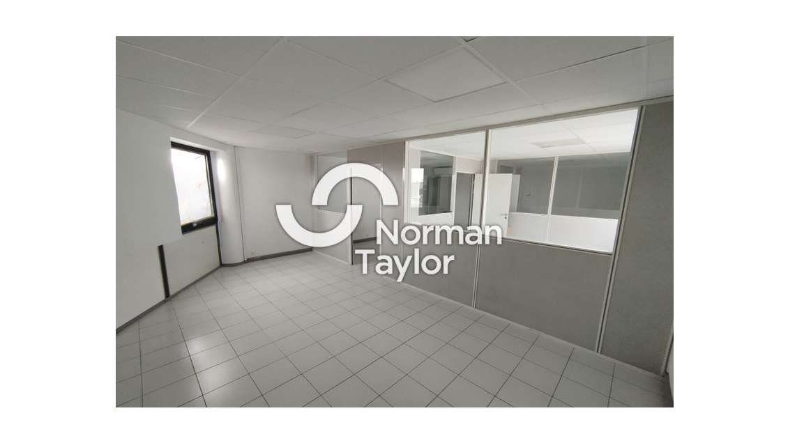 A louer local d'activité 104m² à Montpellier Sud