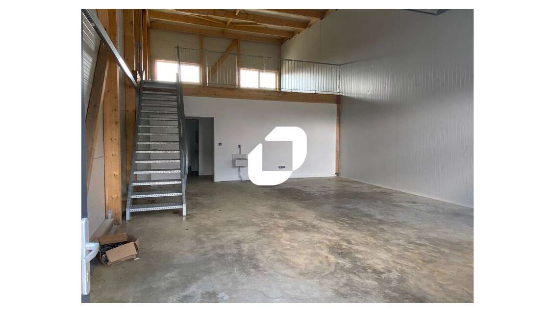 A louer Local d'activité 145m² Maurepas