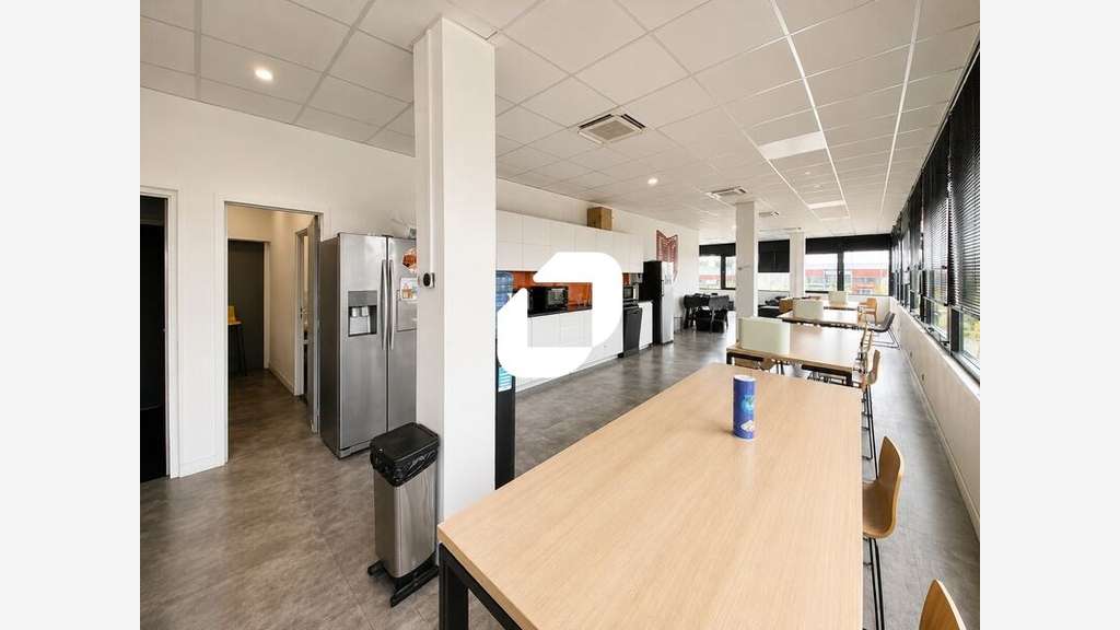 A louer Local d'activité 1080m² Maurepas