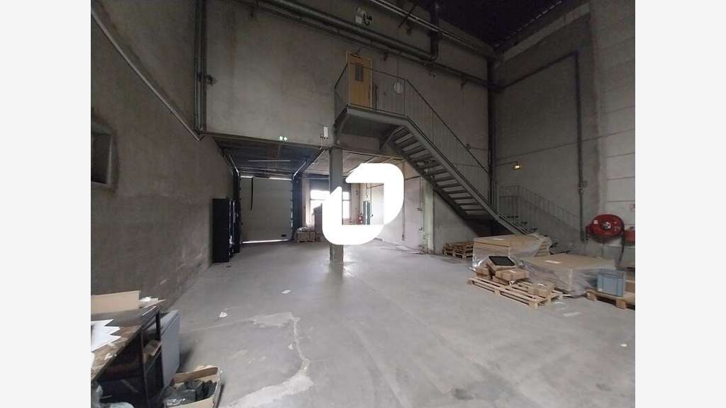 A louer Local d'activité 963m² Maurepas
