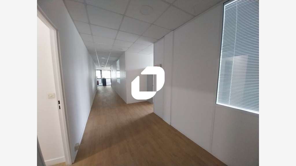 A louer Local d'activité 963m² Maurepas
