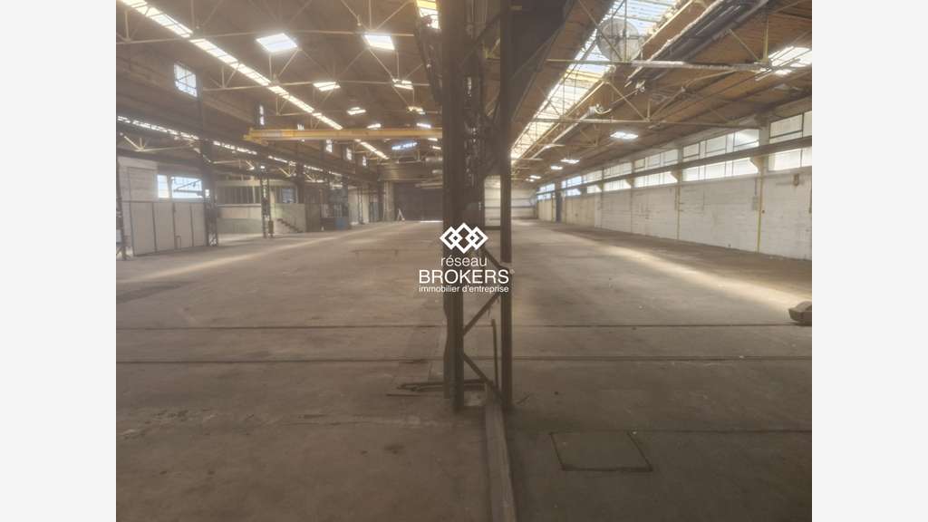 A louer entrepôt 3896m² zone commerciale de Meaux
