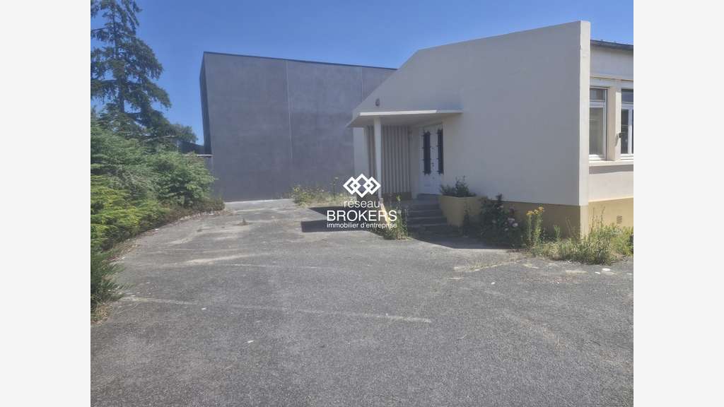 A louer entrepôt 3896m² zone commerciale de Meaux