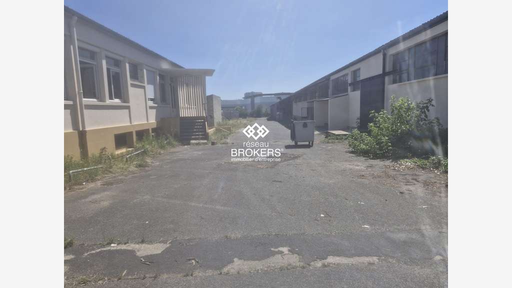 A louer entrepôt 3896m² zone commerciale de Meaux