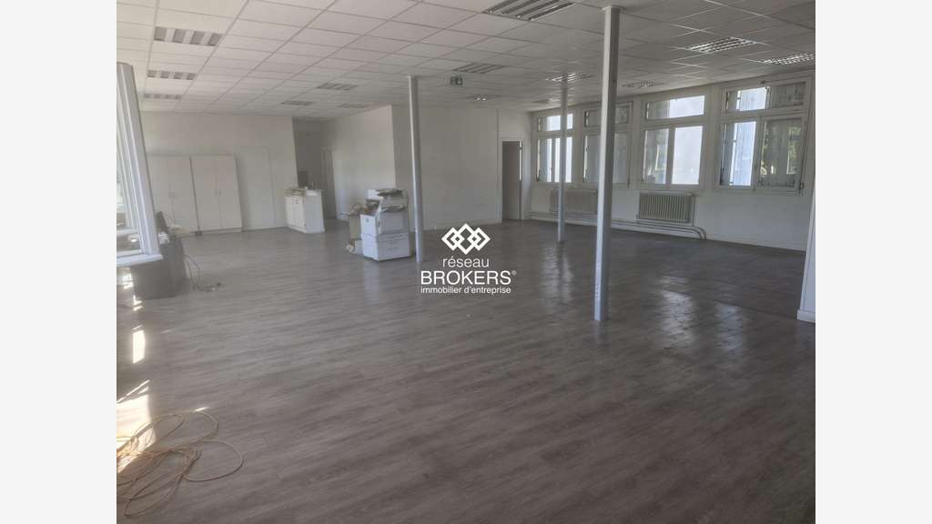 A louer entrepôt 3896m² zone commerciale de Meaux