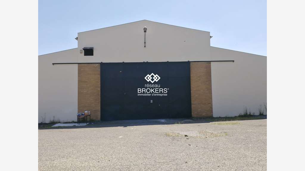 A louer entrepôt 3896m² zone commerciale de Meaux