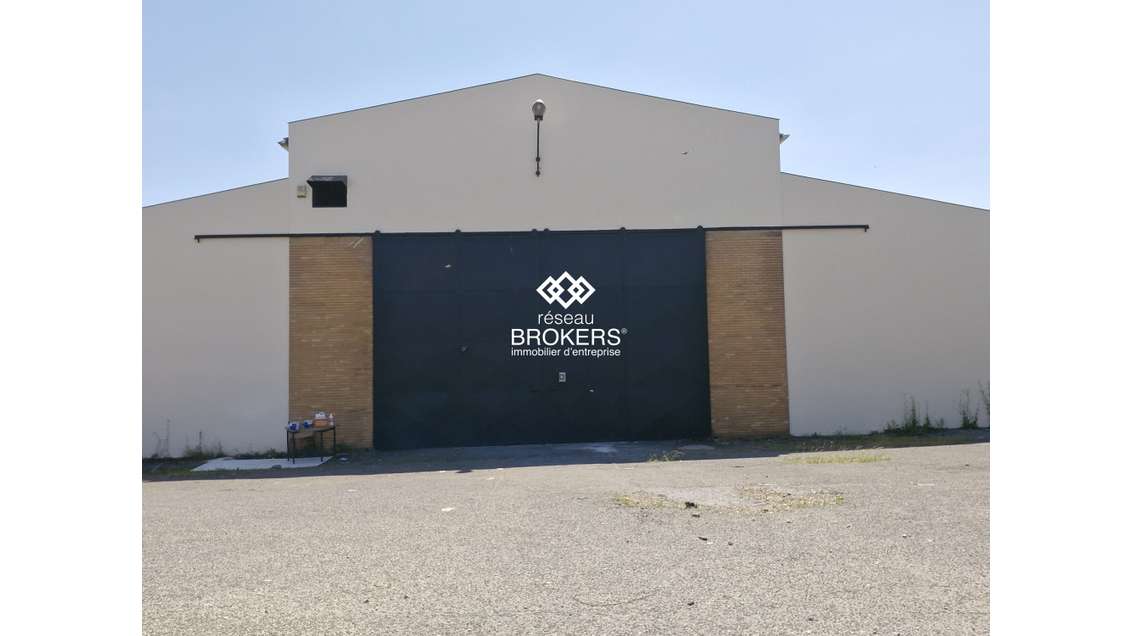 A louer entrepôt 3896m² zone commerciale de Meaux