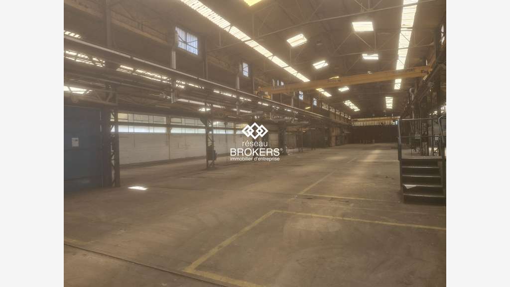 A louer entrepôt 3896m² zone commerciale de Meaux