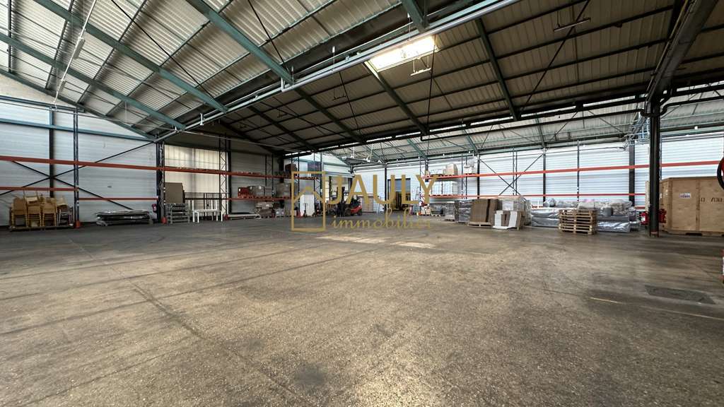 A louer entrepôt 2200m² Z.I Meaux accès direct N3