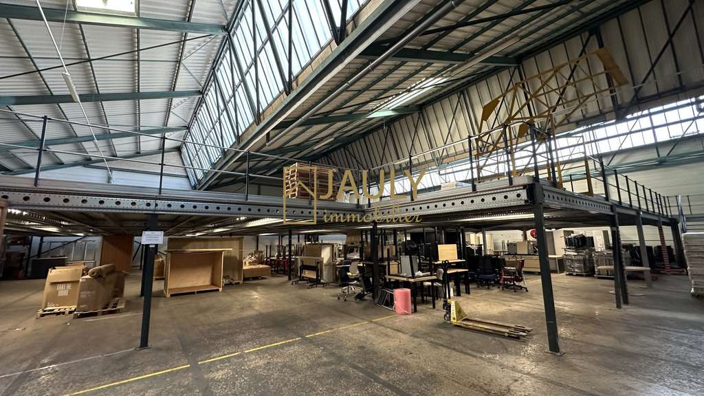 A louer entrepôt 2200m² Z.I Meaux accès direct N3
