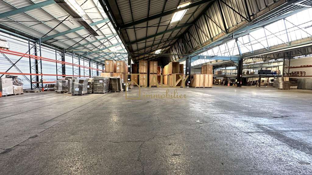 A louer entrepôt 2200m² Z.I Meaux accès direct N3