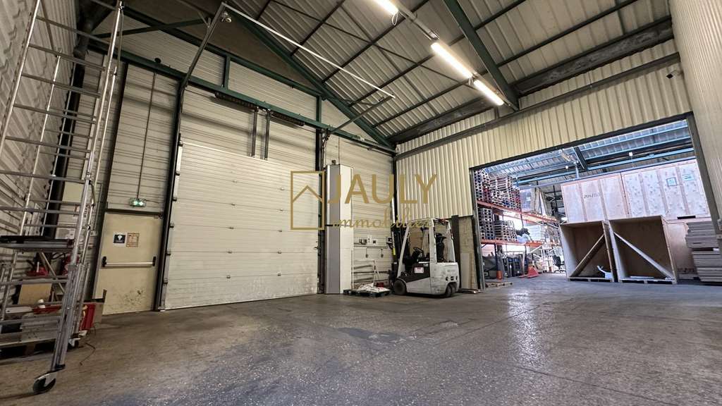 A louer entrepôt 2200m² Z.I Meaux accès direct N3