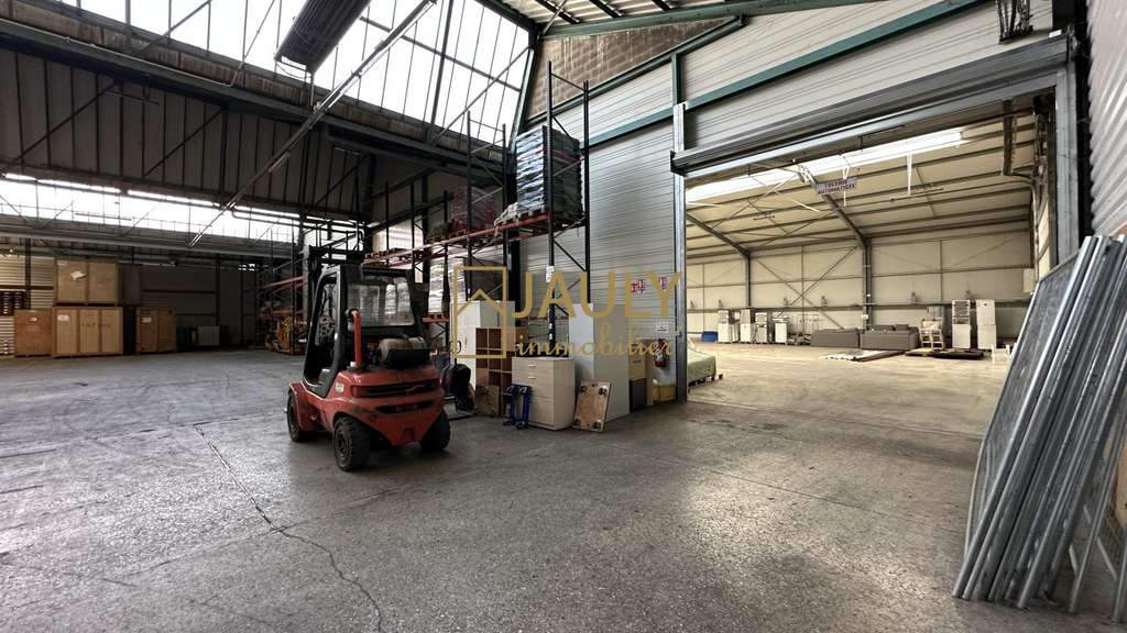 A louer entrepôt 2200m² Z.I Meaux accès direct N3