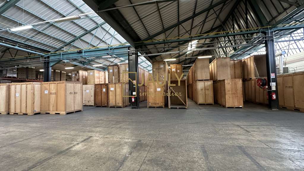 A louer entrepôt 2200m² Z.I Meaux accès N3/CDG