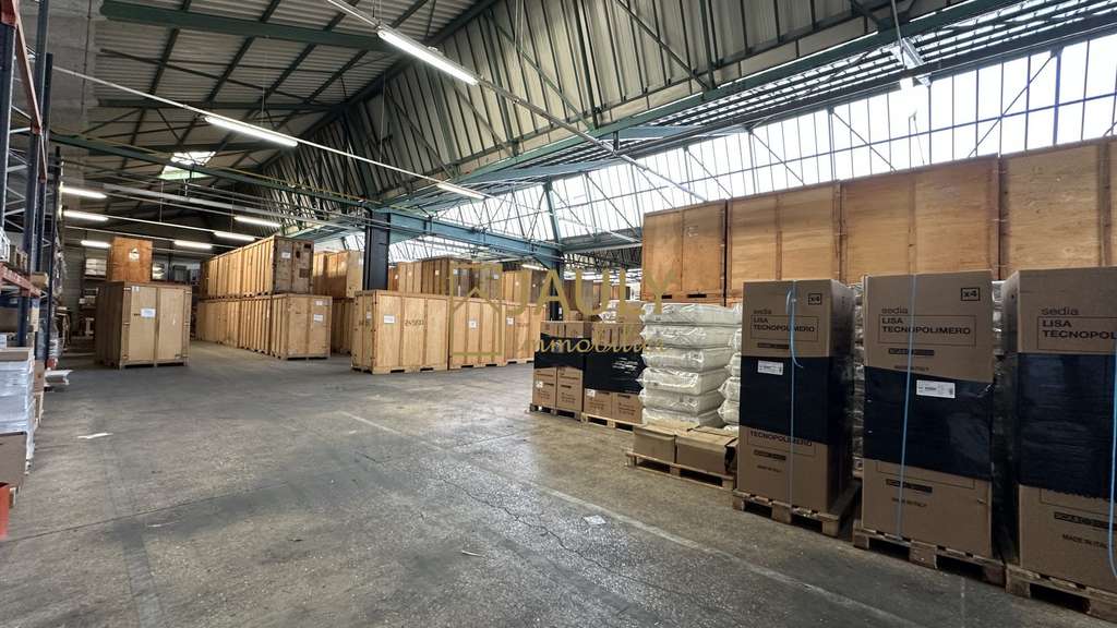 A louer entrepôt 2200m² Z.I Meaux accès N3/CDG