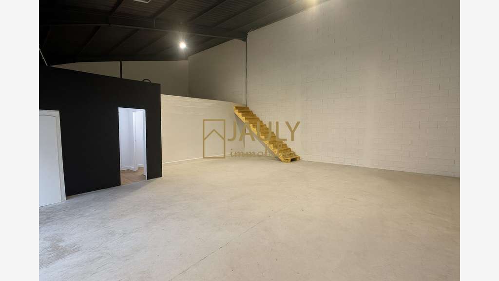 Local d'activité en ZFU - Entrepot 200 m²
